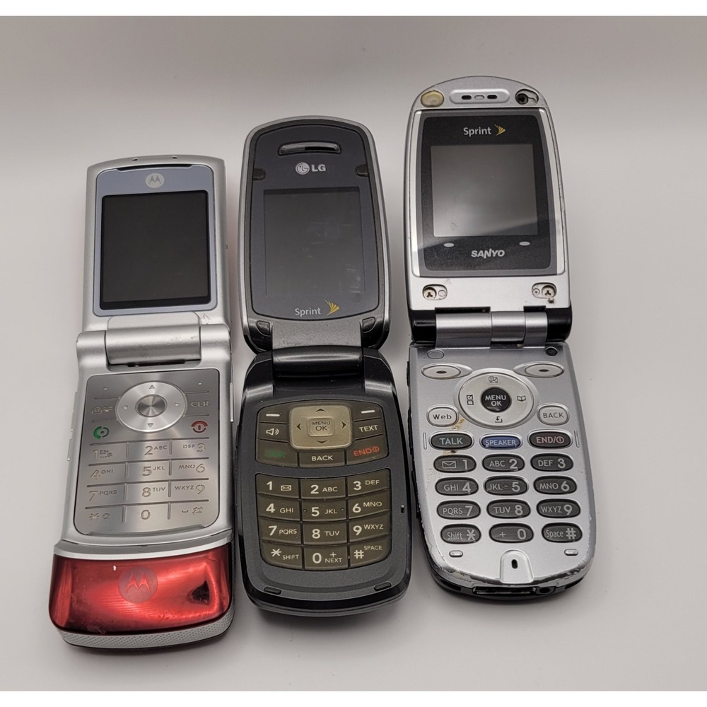 Vintage Flip Phone Lot: Motorola RAZR V3, Sanyo VI-2300 , LG LX160 Please Read